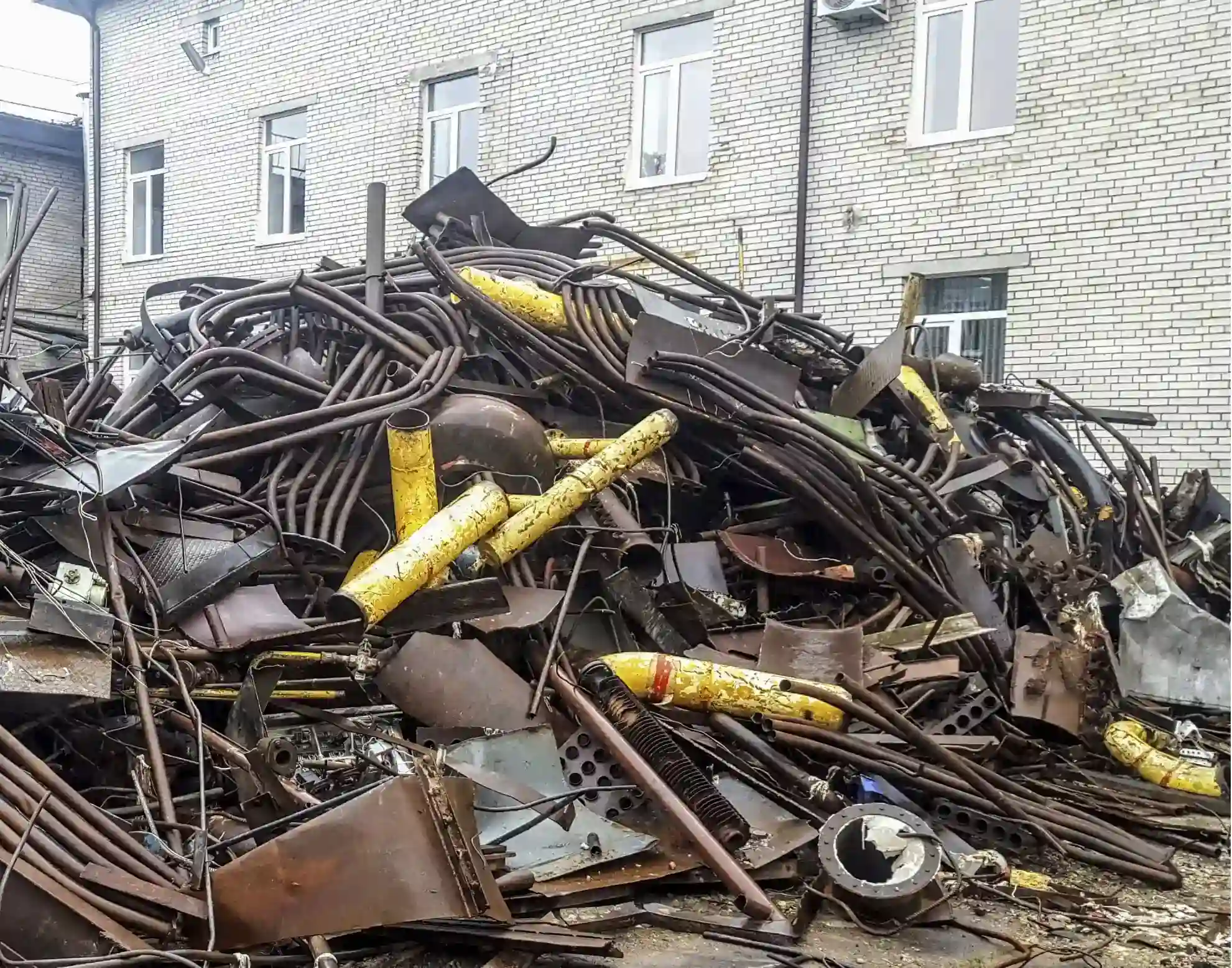 Ломов металл. Металлолом. Прием металла. Груда металлолома. Прием металлолома.